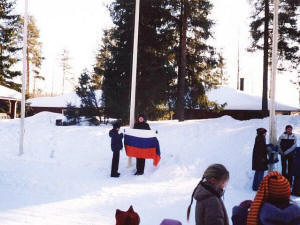 Егонин Олег   готовит  к  поднятию флаг российской делегации.   